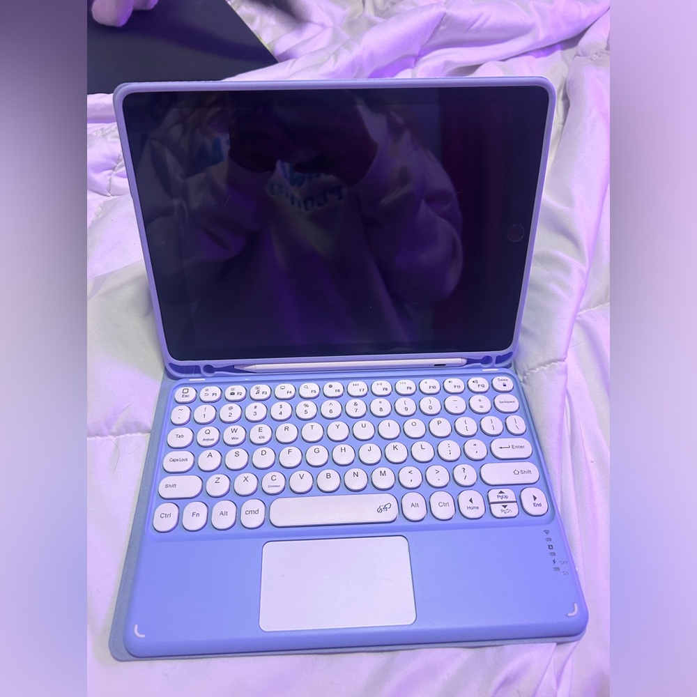 5th gen iPad keyboard case with pencil